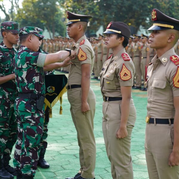Wagub Akmil Sematkan Brevet dan Lepas Cuti Taruna Kemahiran Menembak dan Tanggung Jawab Tetap Jadi Prioritas