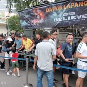 Panglima TNI dan Ratusan Sahabat Lama Berbagi di CFD dan Nobar Film “Believe” Panglima TNI dan Ratusan Sahabat Lama Berbagi di CFD dan Nobar Film “Believe”