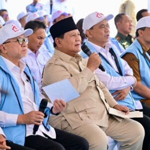 Panglima TNI Dampingi Presiden RI Luncurkan 80.000 Koperasi Desa Merah Putih Panglima TNI Dampingi Presiden RI Luncurkan 80.000 Koperasi Desa Merah Putih