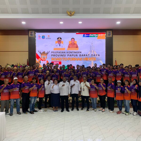 Wagub PBD Lepas 128 Kontingen FORNAS VIII: Papua Barat Daya Siap Ukir Prestasi di Lombok