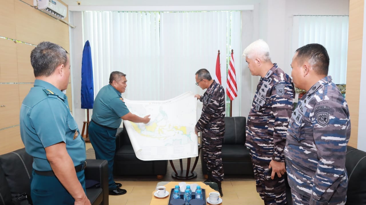 Perkuat Koordinasi Pemetaan Laut, Lantamal XIV Terima Kunjungan Kerja Kapoksahli Pushidrosal