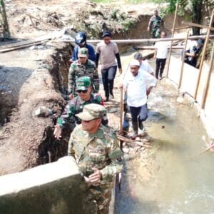 Satgas TMMD Kodim 1506/Namlea Bangun Reol/Drainase Raksasa di Desa Waenono Satgas TMMD Kodim 1506/Namlea Bangun Reol/Drainase Raksasa di Desa Waenono