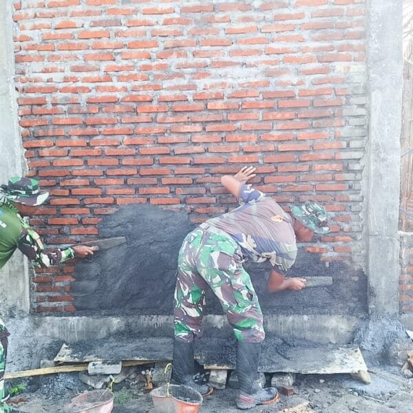 Tingkatkan Fasilitas Tempat Ibadah, Satgas TMMD 125 Kodim Bojonegoro Bangun Musholla