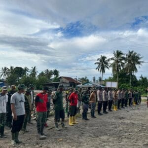 Teriknya Matahari Membakar Semangat Satgas TMMD 125 Kodim 1506/Namlea Dalam Pembuatan Reol/Drainase Raksasa di Desa Waenono Teriknya Matahari Membakar Semangat Satgas TMMD 125 Kodim 1506/Namlea Dalam Pembuatan Reol/Drainase Raksasa di Desa Waenono