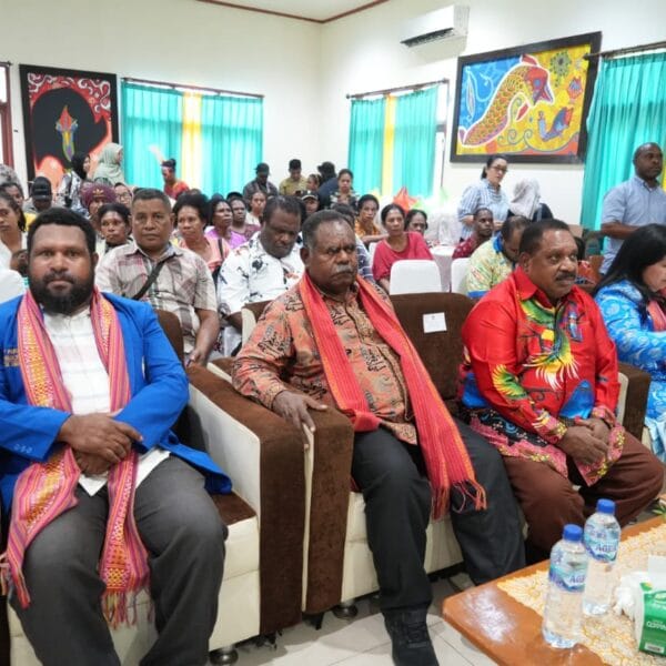 Gubernur Elisa Kambu Buka Konferda I KAPP: Tonggak Ekonomi Adat Papua Barat Daya