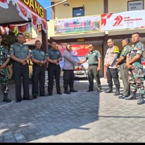 Koramil 0811/08 Widang Beri Ucapkan Selamat Hari Bhayangkara ke-79 Lewat Karangan Bunga dan Baner