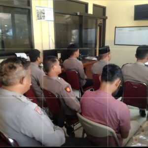 Kapolsek Widang Bersama Anggota Mengikuti Kegiatan Binrohtal Virtual