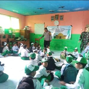 Bhabinkamtibmas Polsek Widang Sosialisasi Anti Bullying di MI Muhammadyah Tegalrejo