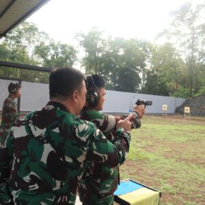 Tingkatkan Kemampuan Prajurit, Lanud Sultan Hasanuddin Gelar Latihan Menembak Pistol