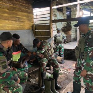 Periksa, Obati, Edukasi! Cara Satgas Yonif 312/Kala Hitam Jaga Kesehatan Warga