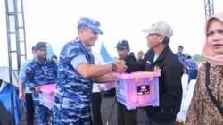 Danlanud Sultan Hasanuddin Bersama Bupati Pinrang Berikan Bantuan Sembako dan Tinjau Sunatan Massal Pada Festival Dirgantara Bumi Lasinrang 2025