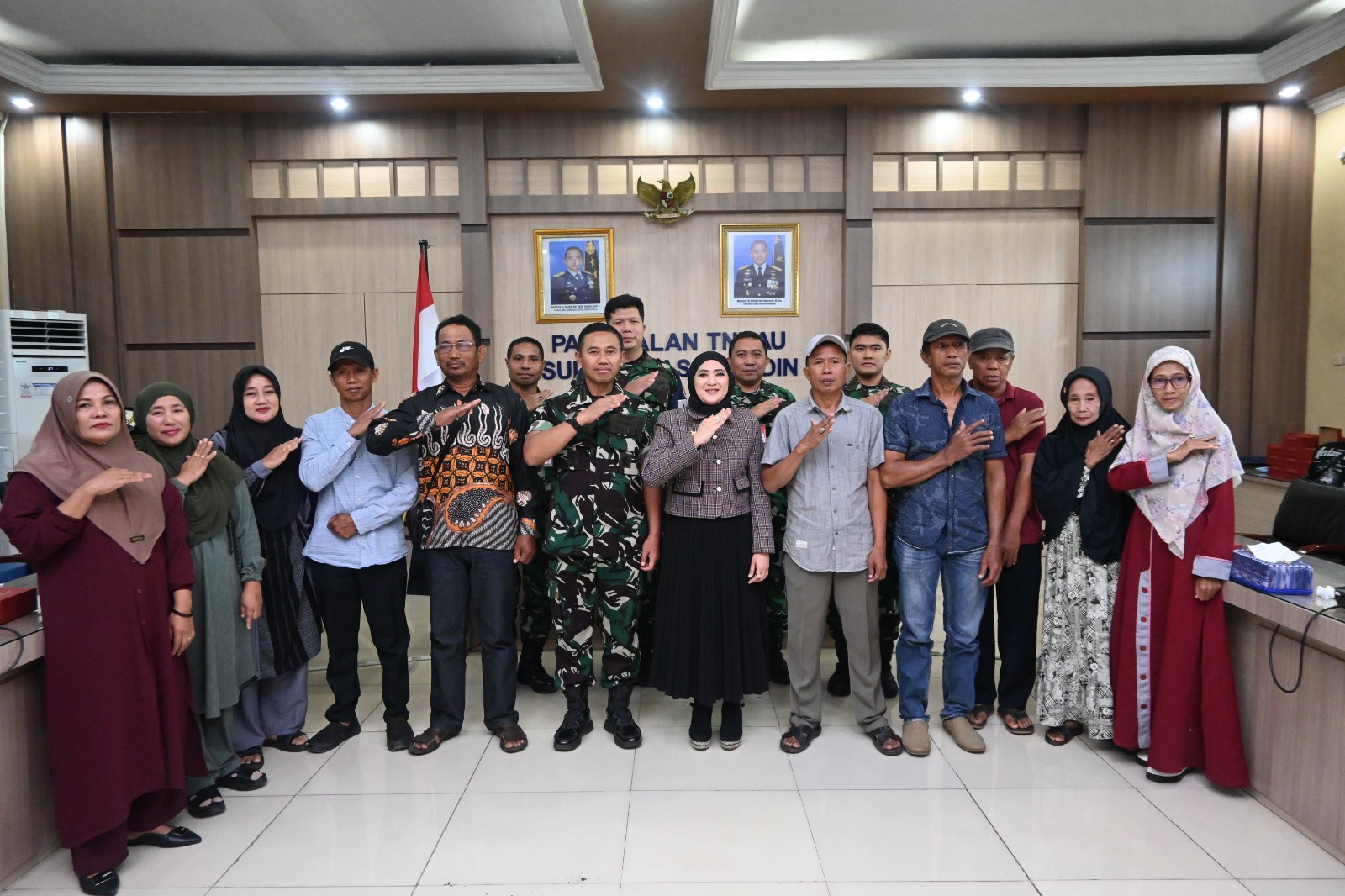 Kadislog Lanud Sultan Hasanuddin Menyaksikan Penandatanganan Pelepasan Hak Tanah Pengganti Aset TNI AU Becakayu