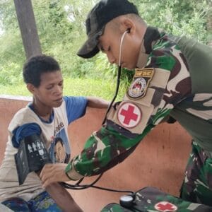 Satgas Yonif 126/KC Pos Arimop Gelar Pelayanan Kesehatan dan Pembelian Hasil Buruan di Pasar Pagi Kampung Maju Satgas Yonif 126/KC Pos Arimop Gelar Pelayanan Kesehatan dan Pembelian Hasil Buruan di Pasar Pagi Kampung Maju