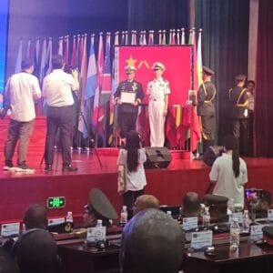 Dua Perwira TNI Lulus Pendidikan Defence and Strategic Studies Course di China Dua Perwira TNI Lulus Pendidikan Defence and Strategic Studies Course di China
