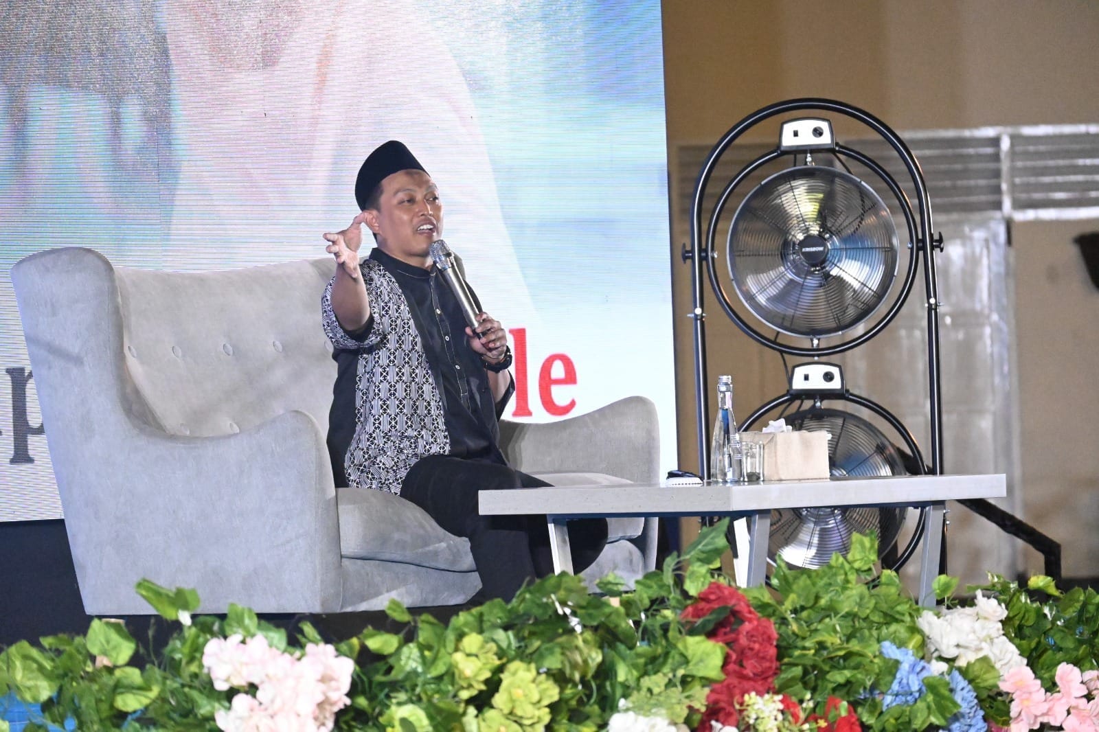 Keluarga Besar Lanud Sultan Hasanuddin Ikuti Ceramah Parenting Series di Skadron Udara 5