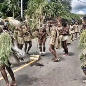 Uskup Agung Merauke dan Satgas 126/KC Satukan Iman di Perbatasan Ninati Uskup Agung Merauke dan Satgas 126/KC Satukan Iman di Perbatasan Ninati