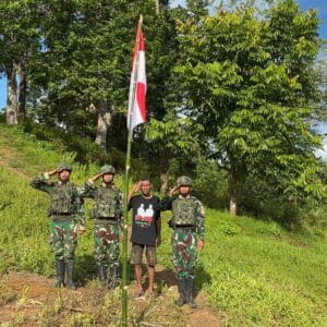 Nuansa Kemerdekaan Mulai Terasa di Tembutka, Satgas Yonif 126/KC dan Warga Bersatu Kibarkan Semangat Merah Putih Nuansa Kemerdekaan Mulai Terasa di Tembutka, Satgas Yonif 126/KC dan Warga Bersatu Kibarkan Semangat Merah Putih