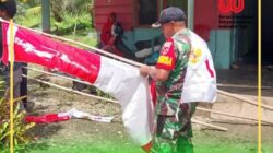 Meriahkan Hari Kemerdekaan, Babinsa Ajak Warga Pasang Bendera Merah Putih di Depan Rumah Masing-Masing