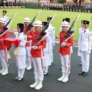 Upacara Penurunan Bendera HUT ke-80 RI di Tidore Berlangsung Khidmat Meski Diguyur Hujan