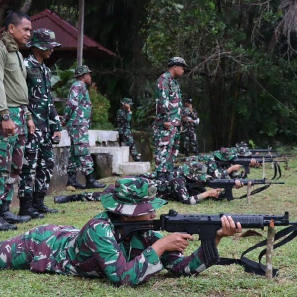 Tingkatkan Kemampuan Individu, Lantamal XIV Bekali Prajurit Dengan Latihan Menembak Laras Panjang