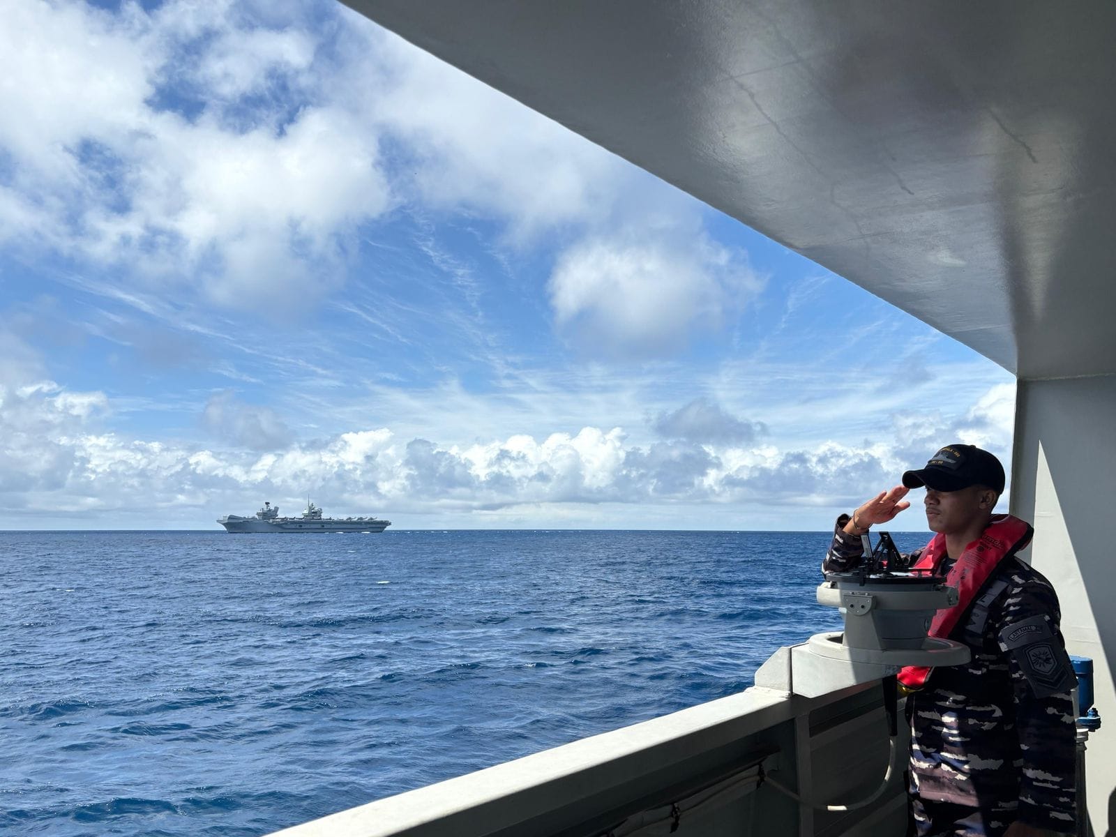 Koarmada III Gelar Passex dan Waspam Bersama UK Carrier Strike Group di Perairan Barat Daya Pulau Buru