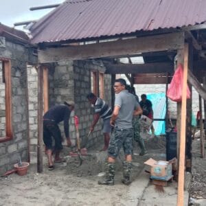TMMD 125 Kodim 1506/Namlea Rehap Rumah Tidak Layak Huni Ibu Wahadu Letetuny Capai 45% TMMD 125 Kodim 1506/Namlea Rehap Rumah Tidak Layak Huni Ibu Wahadu Letetuny Capai 45%