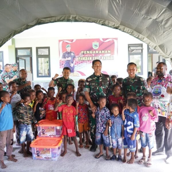 Sentuhan Lembut Pangdam Kepada Anak Yatim di Manokwari Selatan