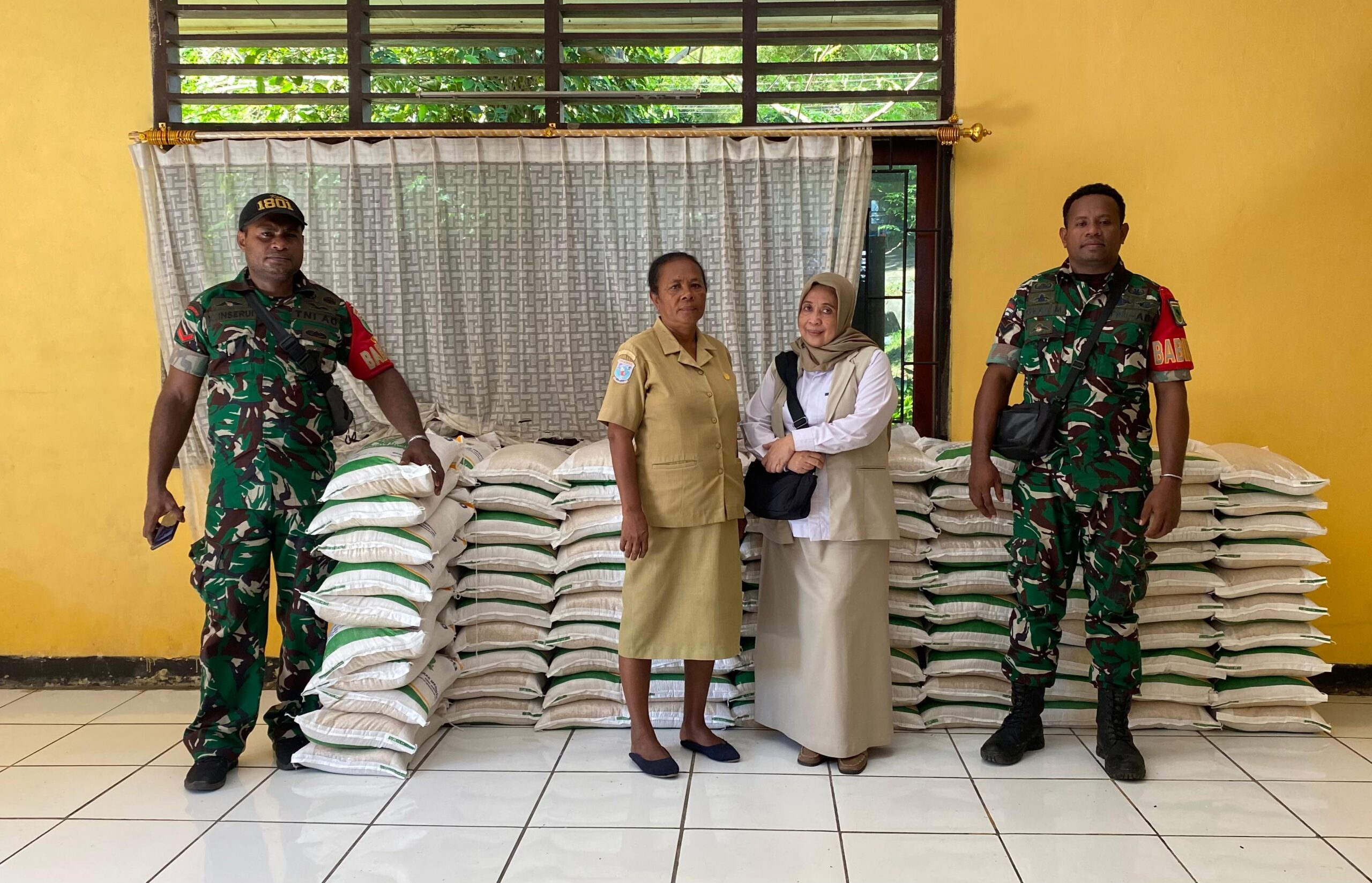 Kodam XVIII/Kasuari Mendukung Penuh Program Penyaluran Bantuan Beras Bulog