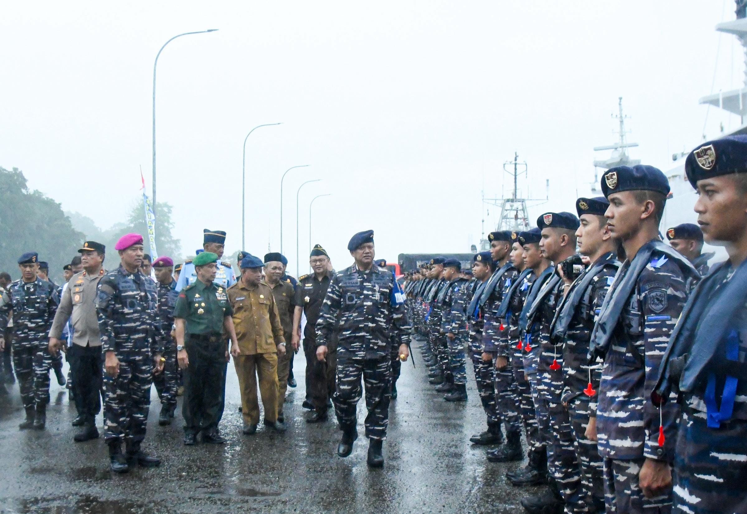 Di Tengah Guyuran Hujan, Pangkoarmada III Pimpin Apel Gelar Latihan SAR Laut TA 2025 di Ambon