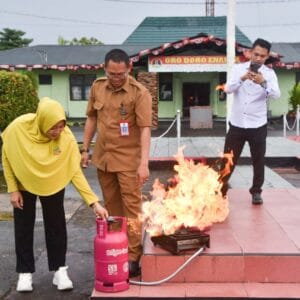Prajurit Kodim 1710/Mimika dan Persit KCK Cabang XXXV Terima Sosialisasi Penggunaan Gas LPG Prajurit Kodim 1710/Mimika dan Persit KCK Cabang XXXV Terima Sosialisasi Penggunaan Gas LPG