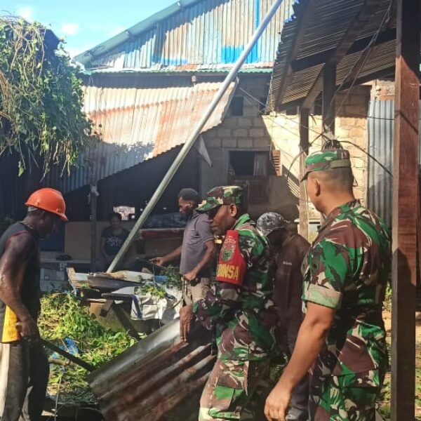 Luar Biasa!! Baru Sehari jabat, Dandim 1802 Sorong Langsung Turun Bantu Korban Longsor