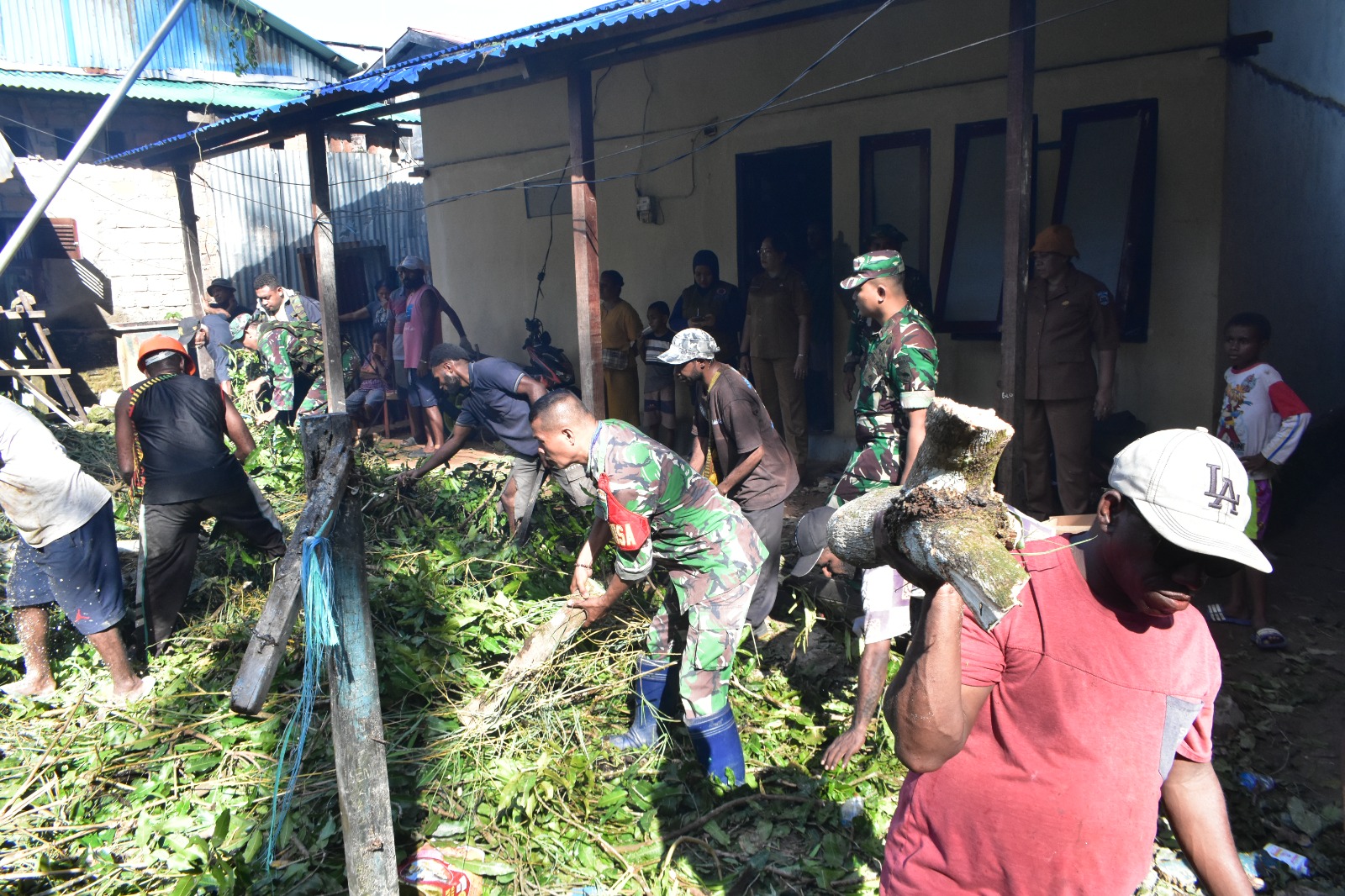 BPBD Kota Sorong dan Kodim 1802 Tanggap Darurat Longsor, Tiga Rumah Tertimbun