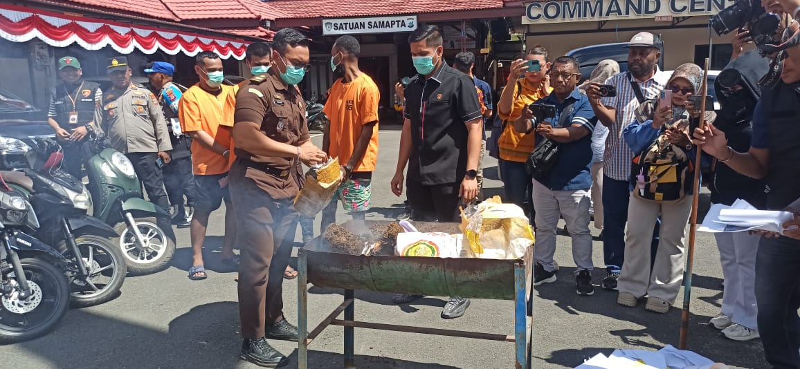 Polresta Sorong Kota Musnahkan Ganja dan Sabu, Serukan Warga Bangkit Melawan Narkoba