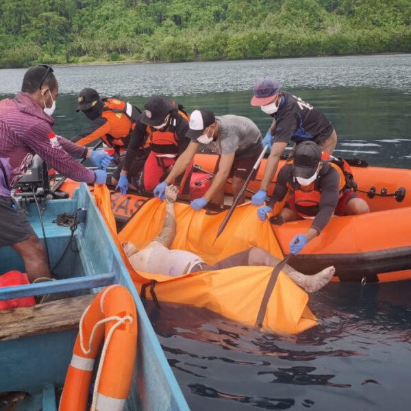 Hari Keempat Pencarian, TNI-Polri dan Basarnas Temukan Korban Hilang dalam Kondisi Meninggal Dunia di Laut