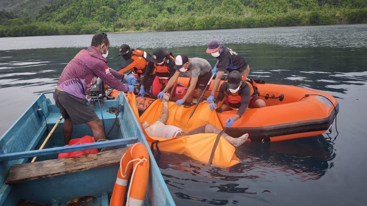 Hari Keempat Pencarian, TNI-Polri dan Basarnas Temukan Korban Hilang dalam Kondisi Meninggal Dunia di Laut