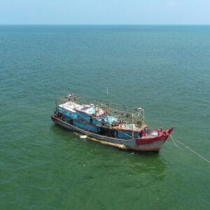 Bakamla RI Evakuasi KM Aneka Jaya Terbalik di Perairan Pulau Cucu Petong Bakamla RI Evakuasi KM Aneka Jaya Terbalik di Perairan Pulau Cucu Petong