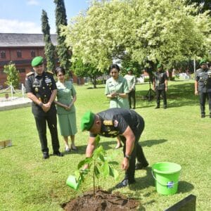 Mayjen TNI Arnold A.P. Ritiauw Laksanakan Penanaman Pohon di Akmil Sebagai Tradisi Perpisahan
