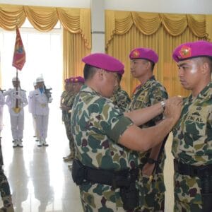 PANGKORMAR KUKUHKAN JABATAN KADISSENLEK KORMAR DAN DANDENIPAM MARINIR
