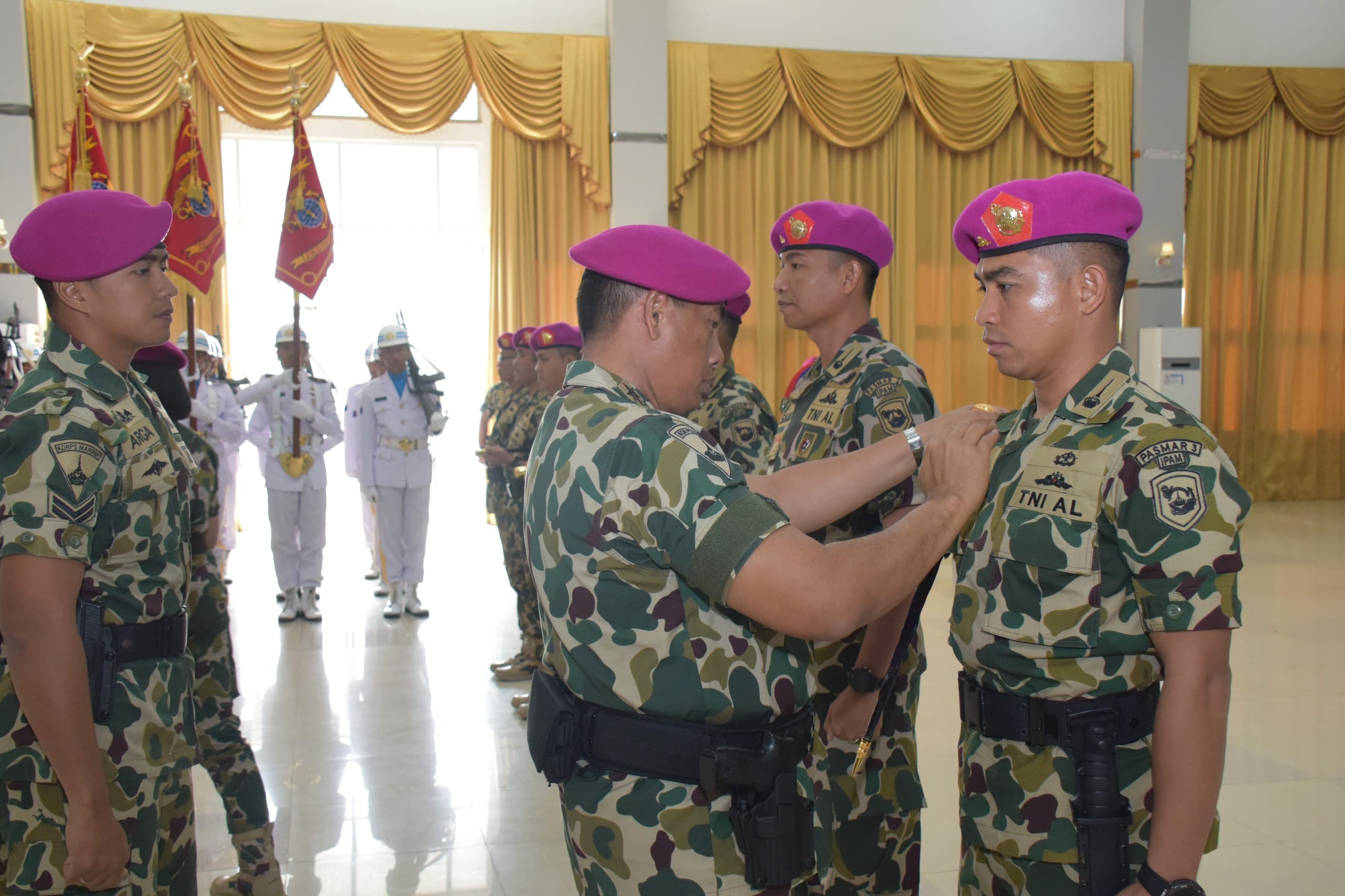 PANGKORMAR KUKUHKAN JABATAN KADISSENLEK KORMAR DAN DANDENIPAM MARINIR
