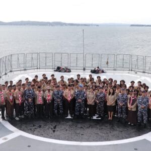 Peringatan Hari Pramuka ke-64, Kodaeral XIV Bersama Generasi Muda Kebaharian Gelar Pelayaran dan Upacara di KRI Balongan-908