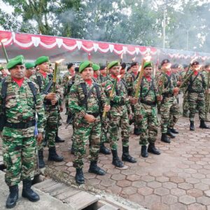 Personel Kodim 1710/Mimika Ikut Taptu dan Pawai Obor Peringatan HUT Ke-80 Kemerdekaan RI Personel Kodim 1710/Mimika Ikut Taptu dan Pawai Obor Peringatan HUT Ke-80 Kemerdekaan RI