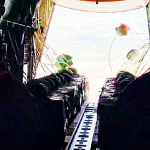 Payung Parasut Untuk Gaza Tak hanya Bawa Bantuan, Tapi Pesan Persahabatan Payung Parasut Untuk Gaza Tak hanya Bawa Bantuan, Tapi Pesan Persahabatan