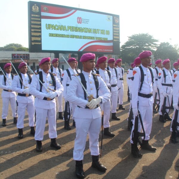 Penuh Khidmat, Prajurit Yonif 2 Marinir Ikuti Upacara Memperingati Hari Kemerdekaan 17 Agustus