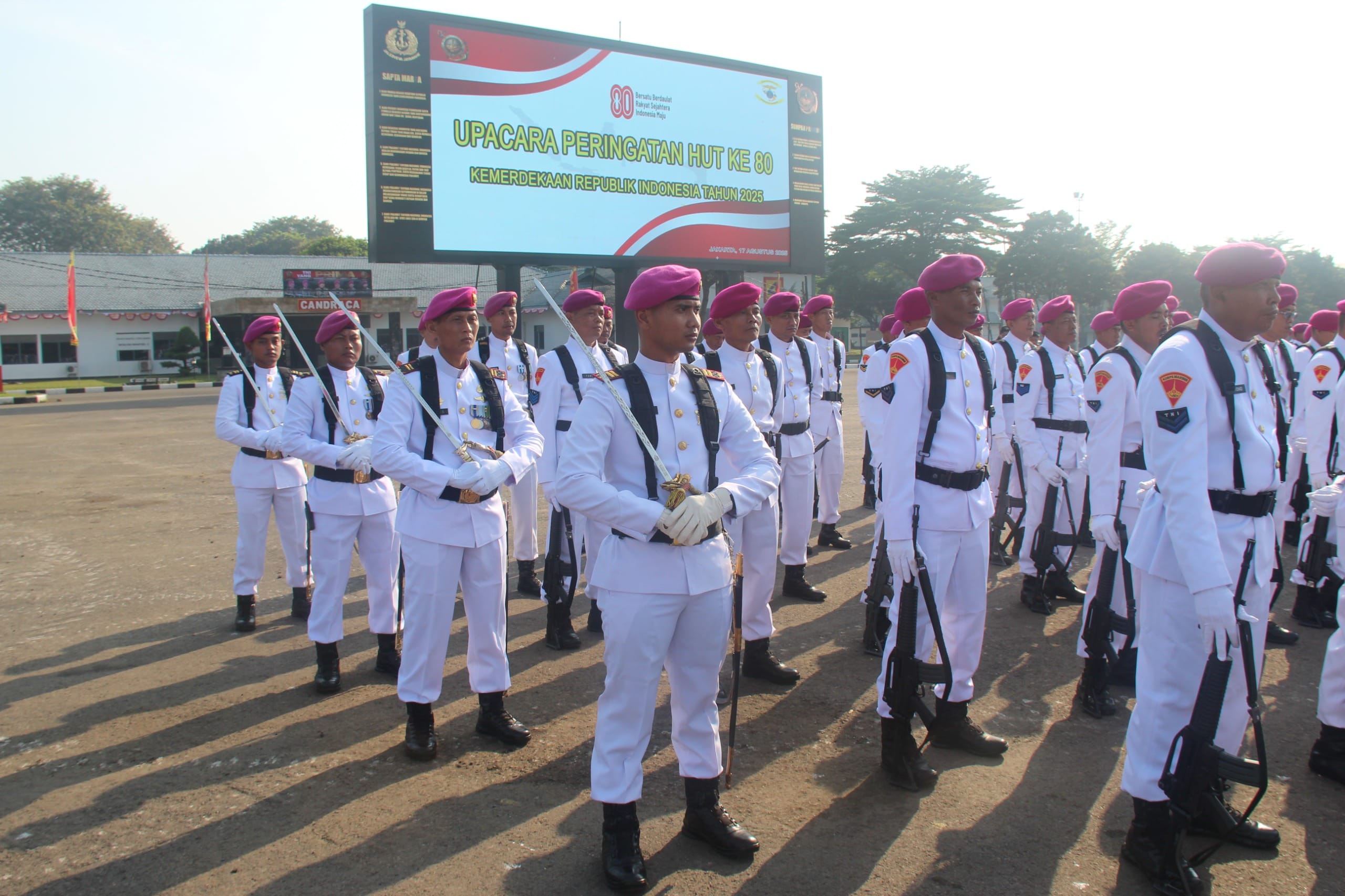 Penuh Khidmat, Prajurit Yonif 2 Marinir Ikuti Upacara Memperingati Hari Kemerdekaan 17 Agustus