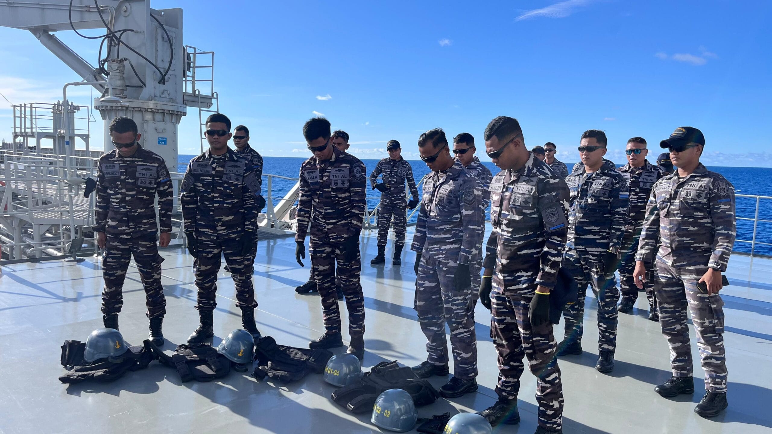 KRI Balongan-908 Gelar Latihan Menembak di Laut Pasifik