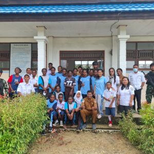 Melalui Program Kampung Sehat Perbatasan, Satgas Pamtas Satgas Yonif 410/ALG Bantu Puskesmas Lancarkan Posyandu Bagi Warga Di Kampung Jagiro Distrik Moskona Selatan