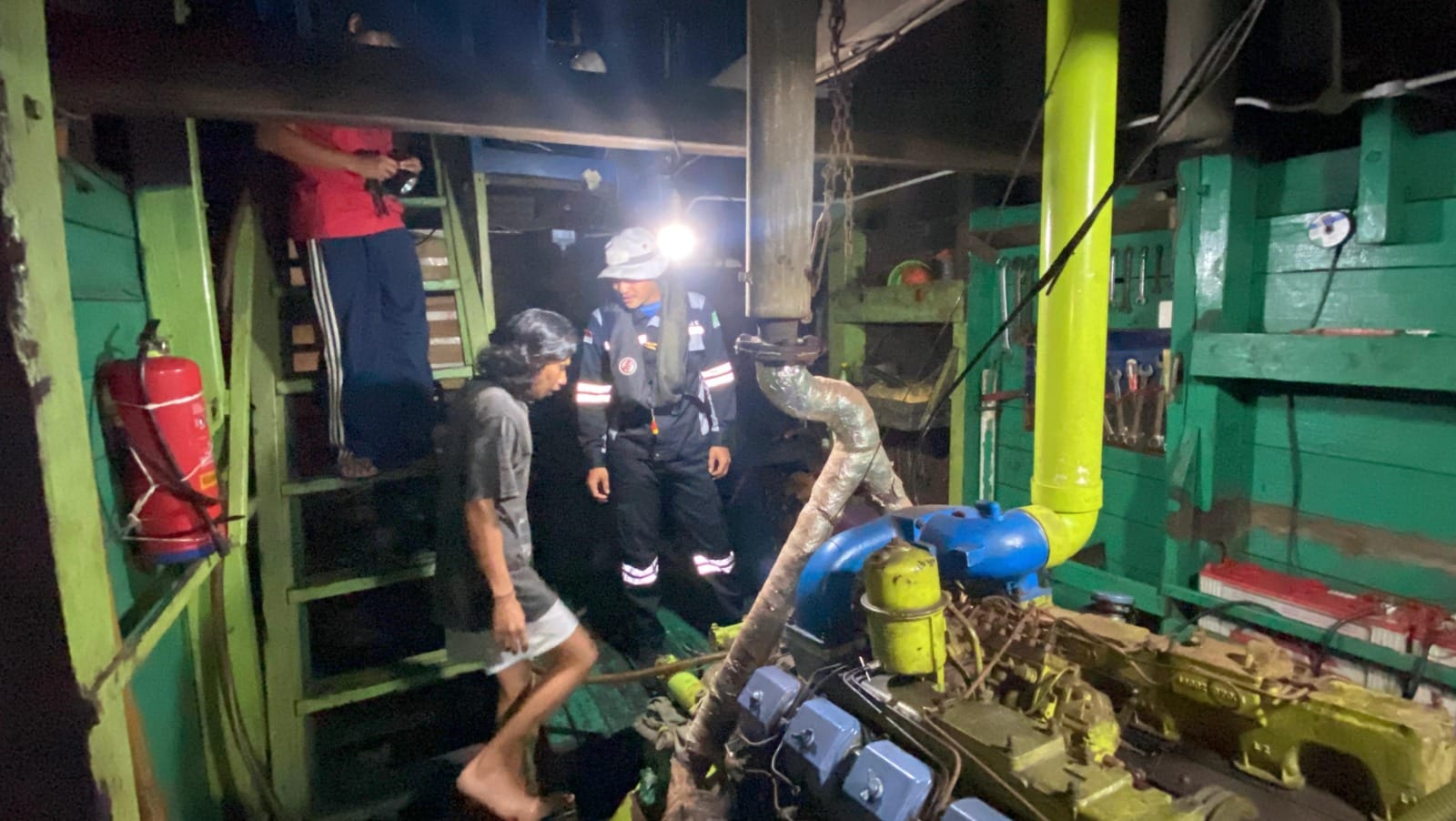 Bakamla RI Berhasil Selamatkan Kapal Nelayan Mati Mesin di Perairan Batam