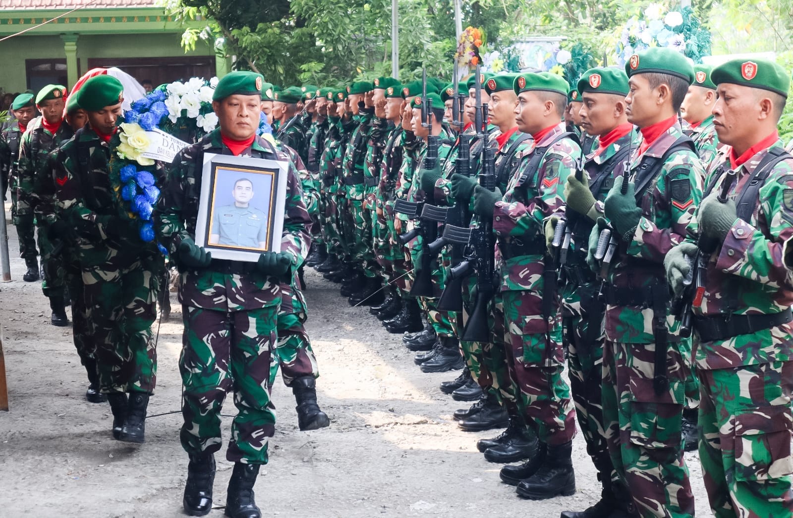 Kasdim 0813 Bojonegoro Pimpin Upacara Pemakaman Jenazah Babinsa Koramil Ngraho