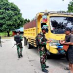 Ciptakan Rasa Aman, Satgas Pamtas  Yonif 410/Alugoro Laksanakan Sweeping Jalur Lintas Perbatasan