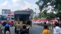 Satpol PP Pati Bubarkan Posko Donasi Tolak Kenaikan PBB, Massa Ricuh dan Duduki Truk